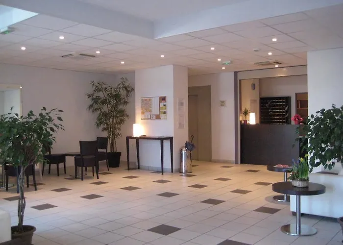 - La Closeraie Appart hôtel Lourdes