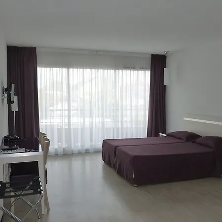 - La Closeraie 3* لورد