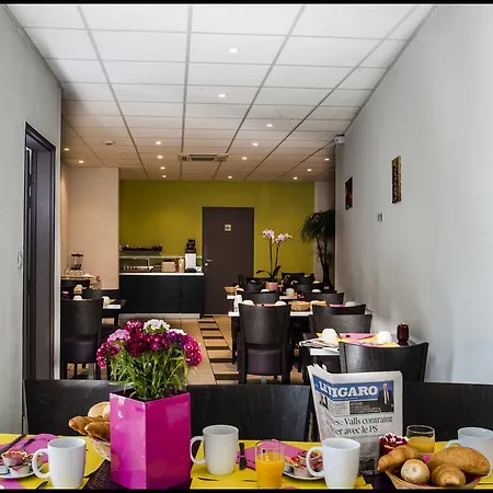 - La Closeraie 3* لورد