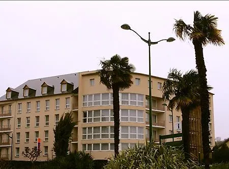 - La Closeraie 3* لورد